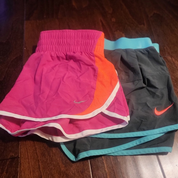 2-pack Nike DRI-FIT women's shorts. - Picture 1 of 7